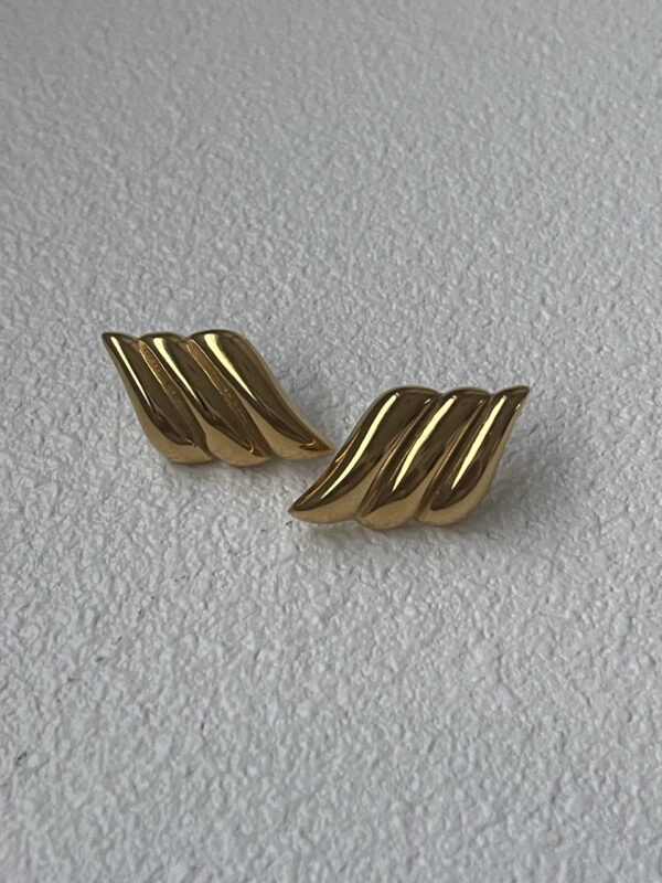Vintage Three-Post Stud - Image 4