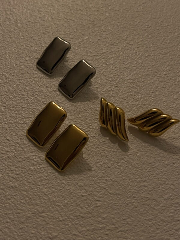 Vintage Three-Post Stud - Image 5